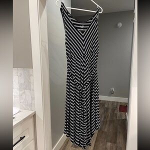 Maternity black dress, like new, Large